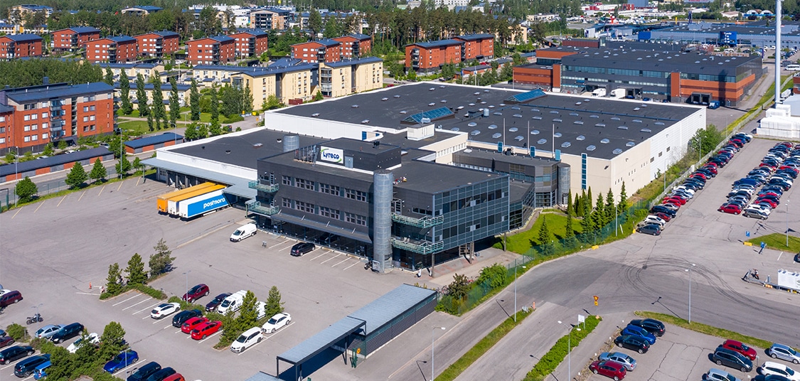 Aurinkopaneelit parantavat kiinteistön energiaomavaraisuutta